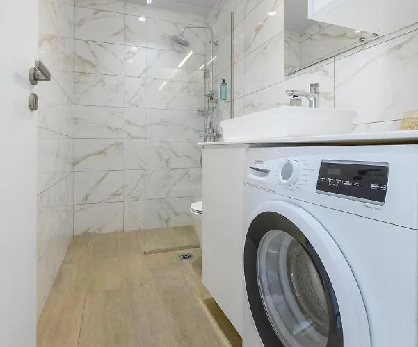 Hyacinthus Executive 5 Min To *